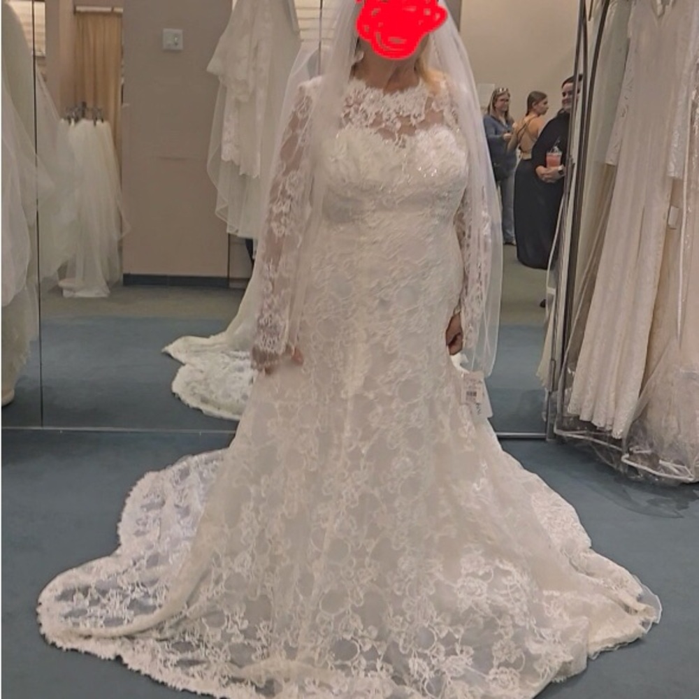 Oleg Cassini Ivory Lace Wedding Dress